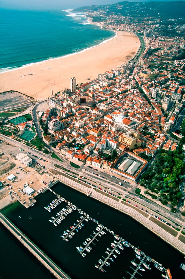 Praia da Figueira da Foz, a maior praia urbana da Europa Aproveite o sol e mergulhe numa experiência inesquecível na Praia da Figueira da Foz, considerada a maior praia urbana da Europa!