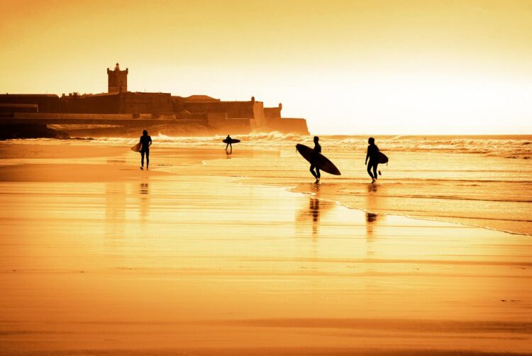 Viva uma aventura fantástica na Praia de Carcavelos, um paraíso na costa do Estoril que deslumbra todos os seus visitantes.