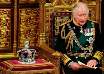 Descubra o que muitos desconhecem sobre as reais funções do rei Carlos III do Reino Unido.