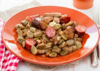 Descubra a riqueza de sabores das favas guisadas à portuguesa, um petisco ao qual é impossível de resistir!