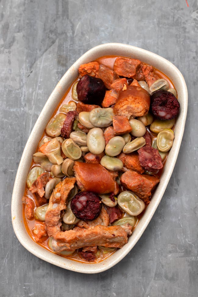 Receita de favas guisadas à portuguesa Descubra a riqueza de sabores das favas guisadas à portuguesa, um petisco ao qual é impossível de resistir!
