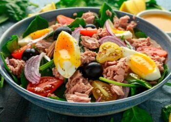 A combinação perfeita entre uma refeição leve e prática. Experimente as nossas 3 receitas de Salada de atum!