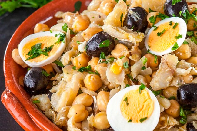 Receitas de salada de grão-de-bico A salada de grão-de-bico é uma excelente para dias atarefados. É rápida, fácil de fazer e muito saborosa!