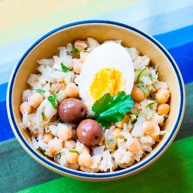 Receitas de salada de grão-de-bico A salada de grão-de-bico é uma excelente para dias atarefados. É rápida, fácil de fazer e muito saborosa!