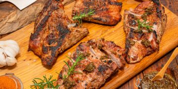 Experimente a nossa deliciosa receita de Secretos de Porco Preto Grelhados com limão e mel! Um autêntico manjar dos deuses!