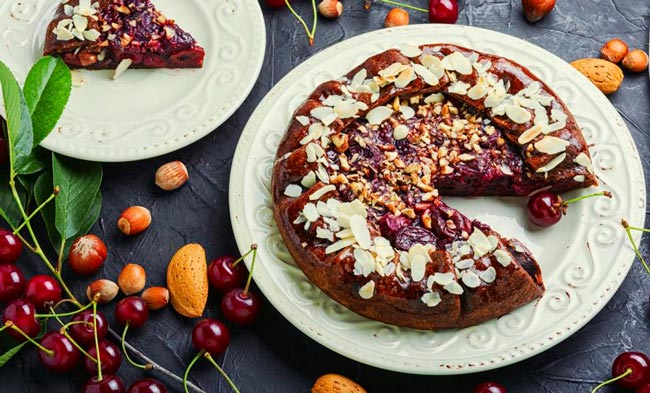 Tarte de cereja Descubra o incrível sabor de uma sobremesa irresistível, uma tarte de cereja!