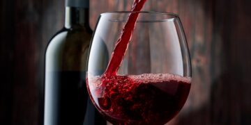 O Concurso Vinhos de Portugal elegeu um tinto do Douro como o melhor vinho do ano. Saiba quanto custa este néctar!