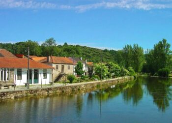 A aldeia de Varge, em Trás-os-Montes, proporciona uma experiência única. Trata-se de uma das aldeias transmontanas mais típicas e genuínas do país.