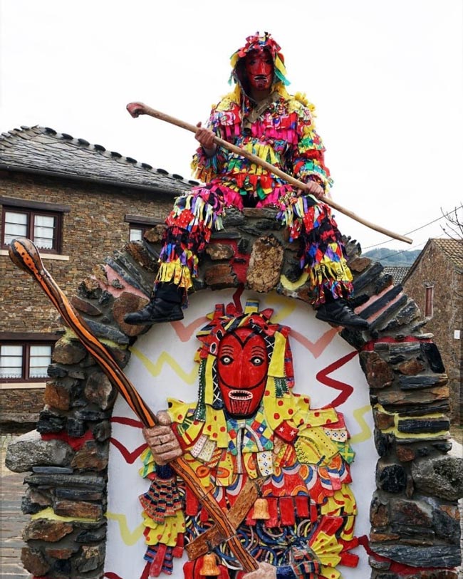 Varge: a tradicional e genuína aldeia em Trás-os-Montes A aldeia de Varge, em Trás-os-Montes, proporciona uma experiência única. Trata-se de uma das aldeias transmontanas mais típicas e genuínas do país.