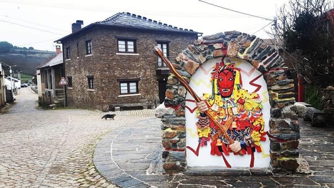 Varge: a tradicional e genuína aldeia em Trás-os-Montes A aldeia de Varge, em Trás-os-Montes, proporciona uma experiência única. Trata-se de uma das aldeias transmontanas mais típicas e genuínas do país.