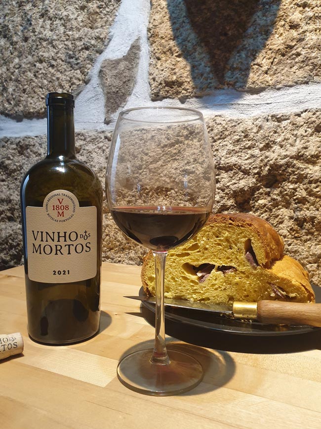 Jornalista espanhol rendido ao Vinho dos Mortos em Boticas O Vinho dos Mortos de Boticas encantou um jornalista espanhol em visita à região. Descubra mais sobre esta maravilha portuguesa.