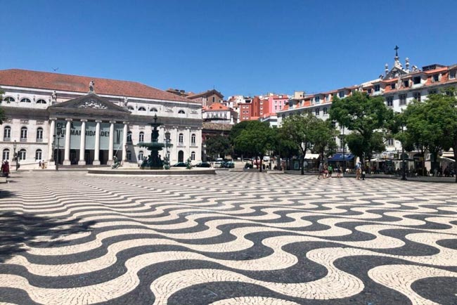 Calçada portuguesa: 10 das mais bonitas calçadas de Lisboa A arte a seus pés nas mais bonitas calçadas de Lisboa. Todos os passos são uma inspiração.