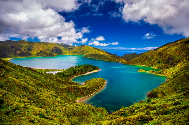 Explore lugares encantadores, praias deslumbrantes e paisagens incríveis. Descanse num destes destinos de férias sem gastar muito dinheiro.