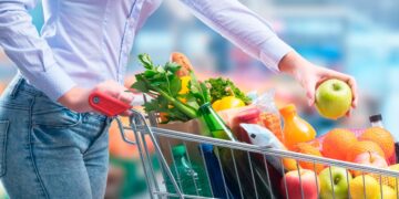 Garanta uma despensa sem alimentos ultraprocessados e com elevados teores de açúcar. Confira 10 alimentos a evitar comprar no supermercado!