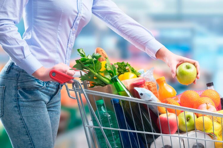 Garanta uma despensa sem alimentos ultraprocessados e com elevados teores de açúcar. Confira 10 alimentos a evitar comprar no supermercado!