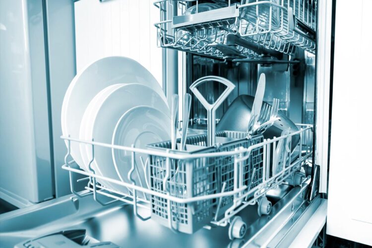 Cuidado, nem todos os itens podem ser lavados na máquina. Saiba quais os objetos que não deve colocar na máquina da louça.