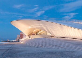 Quando visitar a capital, não pode deixar de visitar as 10 grandes atrações de Lisboa. São os destaques imperdíveis da capital portuguesa.