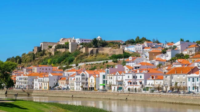 As 10 povoações mais belas do sul de Portugal segundo os espanhóis Conheça as 10 povoações mais belas do sul de Portugal! Cada qual com paisagens deslumbrantes, património histórico e uma atmosfera única.