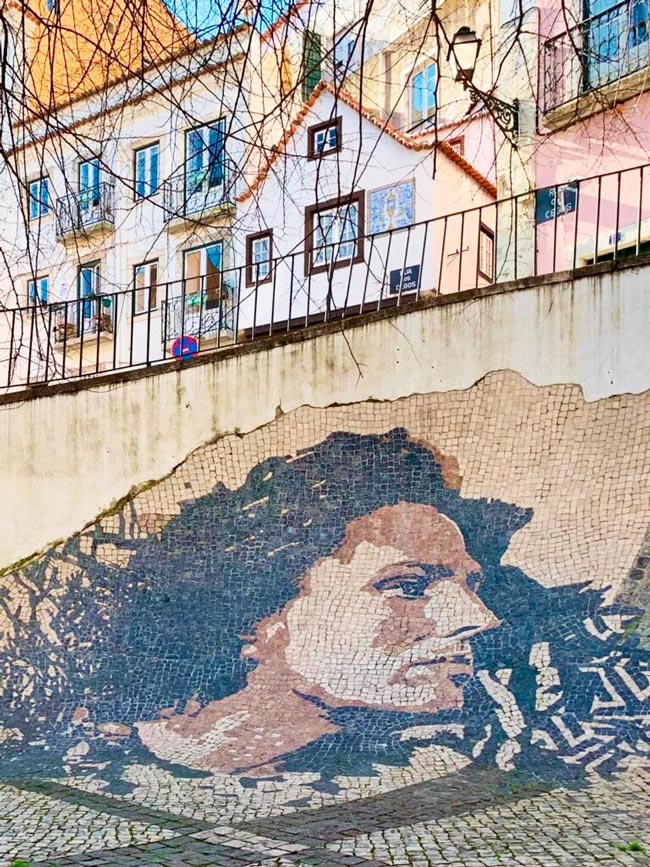 Calçada portuguesa: 10 das mais bonitas calçadas de Lisboa A arte a seus pés nas mais bonitas calçadas de Lisboa. Todos os passos são uma inspiração.