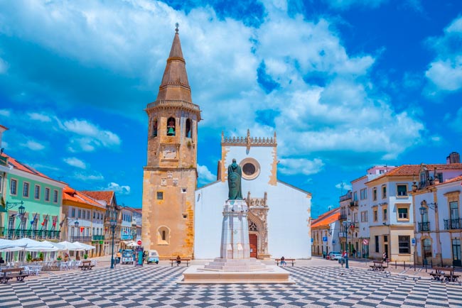 25 dos Centros Históricos mais bonitos de Portugal Descubra os 25 Centros Históricos mais bonitos de Portugal e mergulhe na riqueza cultural e arquitetónica do país.