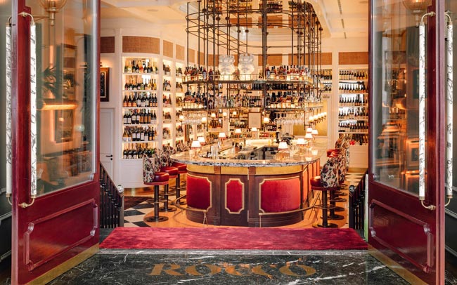 Os 10 restaurantes mais bonitos de Lisboa Porque também se come com os olhos, este é o nosso top dos dez restaurantes mais bonitos em Lisboa.