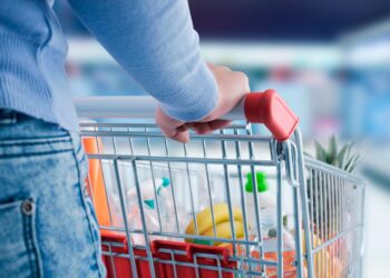 Apesar da fama dos produtos serem mais baratos e de passarem por grande controlo de qualidade, estes são os produtos a evitar comprar no supermercado.