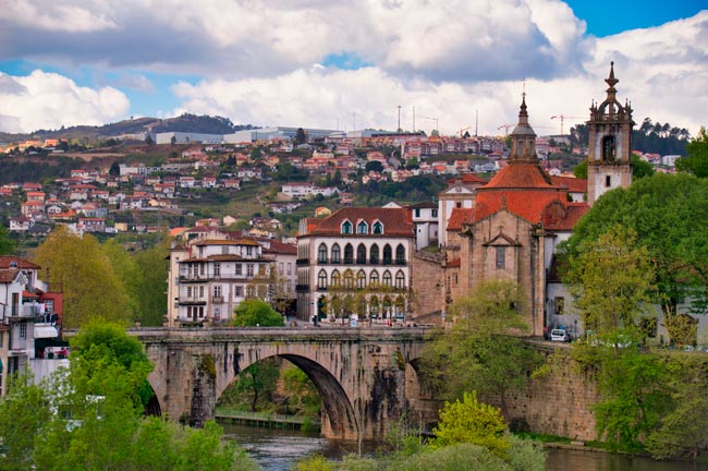 25 dos Centros Históricos mais bonitos de Portugal Descubra os 25 Centros Históricos mais bonitos de Portugal e mergulhe na riqueza cultural e arquitetónica do país.