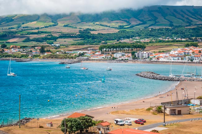 12 destinos de férias baratos em Portugal Doze sugestões de destinos de férias baratos. São todos maravilhosos e permitem-lhe ter uns dias de descanso memoráveis a baixo custo.