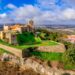 Explore as joias escondidas perto da capital portuguesa. Descubra 15 lugares fantásticos perto de Lisboa que são de visita obrigatória!