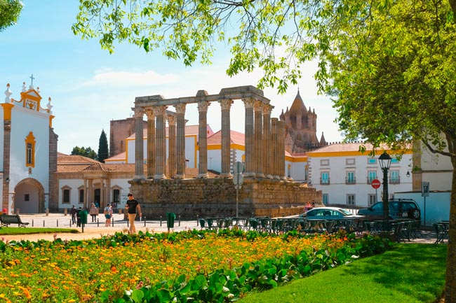 25 dos Centros Históricos mais bonitos de Portugal Descubra os 25 Centros Históricos mais bonitos de Portugal e mergulhe na riqueza cultural e arquitetónica do país.