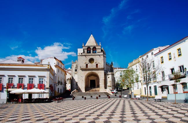 25 dos Centros Históricos mais bonitos de Portugal Descubra os 25 Centros Históricos mais bonitos de Portugal e mergulhe na riqueza cultural e arquitetónica do país.