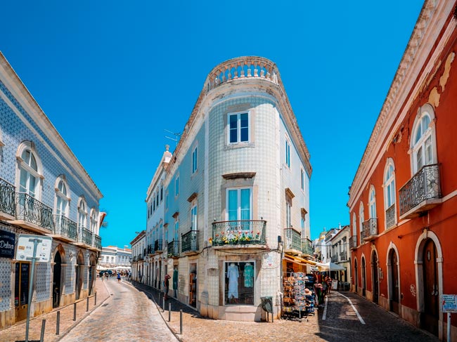 25 dos Centros Históricos mais bonitos de Portugal Descubra os 25 Centros Históricos mais bonitos de Portugal e mergulhe na riqueza cultural e arquitetónica do país.