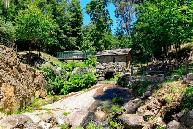 O que visitar perto do Porto: 8 aldeias de visita obrigatória Descubra o encanto das aldeias perto do Porto! Paisagens deslumbrantes e cheias de vida. Conheça 8 destinos imperdíveis para visitar perto do Porto.