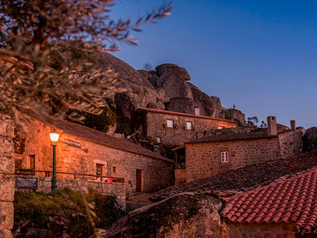 7 aldeias medievais de visita obrigatória no Centro de Portugal Explore a magia do passado numa das 7 aldeias medievais no Centro de Portugal! Encante-se com o que o centro do país tem para lhe oferecer!