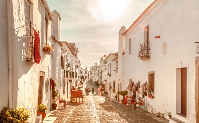 As 10 povoações mais belas do sul de Portugal segundo os espanhóis Conheça as 10 povoações mais belas do sul de Portugal! Cada qual com paisagens deslumbrantes, património histórico e uma atmosfera única.