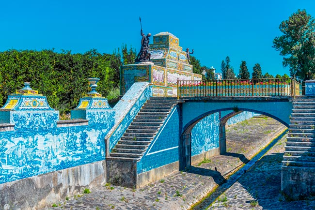 Guia dos mais bonitos Azulejos de Lisboa Explore a beleza dos azulejos de Lisboa! Descubra os locais mais deslumbrantes e encantadores onde os azulejos são verdadeiras obras de arte.
