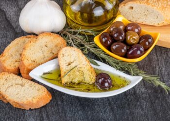 Conheça todos os segredos da cozinha portuguesa! Desde pratos de peixe até aos pastéis de nata, cada um deles vai despertar o seu paladar.
