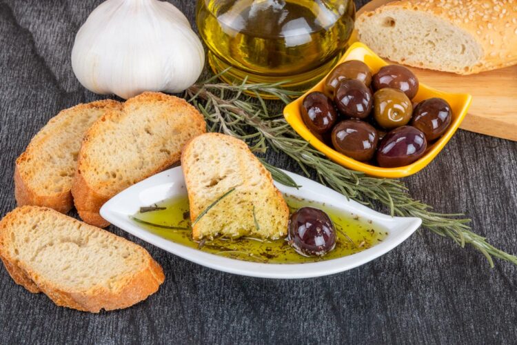 Conheça todos os segredos da cozinha portuguesa! Desde pratos de peixe até aos pastéis de nata, cada um deles vai despertar o seu paladar.