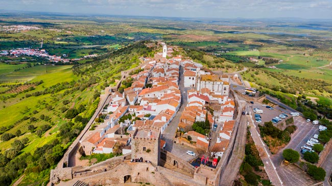 25 dos Centros Históricos mais bonitos de Portugal Descubra os 25 Centros Históricos mais bonitos de Portugal e mergulhe na riqueza cultural e arquitetónica do país.
