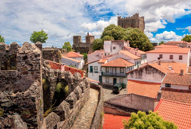 25 dos Centros Históricos mais bonitos de Portugal Descubra os 25 Centros Históricos mais bonitos de Portugal e mergulhe na riqueza cultural e arquitetónica do país.