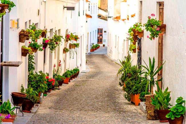 25 dos Centros Históricos mais bonitos de Portugal Descubra os 25 Centros Históricos mais bonitos de Portugal e mergulhe na riqueza cultural e arquitetónica do país.