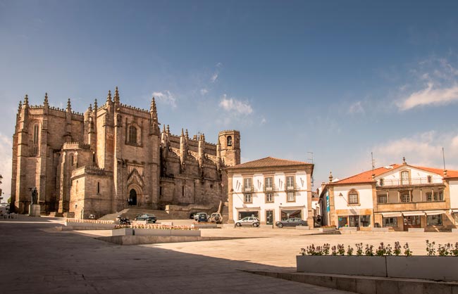 25 dos Centros Históricos mais bonitos de Portugal Descubra os 25 Centros Históricos mais bonitos de Portugal e mergulhe na riqueza cultural e arquitetónica do país.