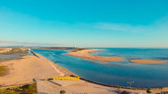 Praia: os 10 melhores destinos de férias baratos em Portugal Descubra os 10 melhores destinos de férias baratos em Portugal que incluem praia! Passe umas férias de verão inesquecíveis em Portugal!