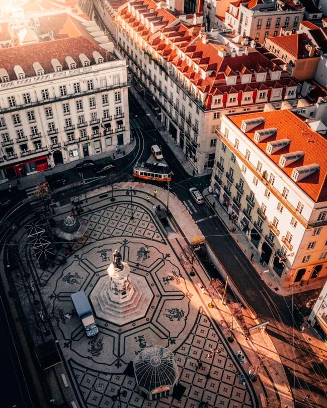 Calçada portuguesa: 10 das mais bonitas calçadas de Lisboa A arte a seus pés nas mais bonitas calçadas de Lisboa. Todos os passos são uma inspiração.
