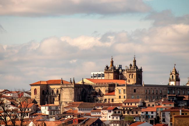 25 dos Centros Históricos mais bonitos de Portugal Descubra os 25 Centros Históricos mais bonitos de Portugal e mergulhe na riqueza cultural e arquitetónica do país.