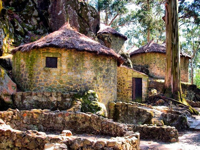 12 destinos de férias baratos em Portugal Doze sugestões de destinos de férias baratos. São todos maravilhosos e permitem-lhe ter uns dias de descanso memoráveis a baixo custo.