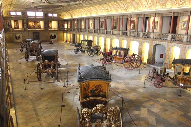 As 10 grandes atrações de Lisboa de visita obrigatória Quando visitar a capital, não pode deixar de visitar as 10 grandes atrações de Lisboa. São os destaques imperdíveis da capital portuguesa.