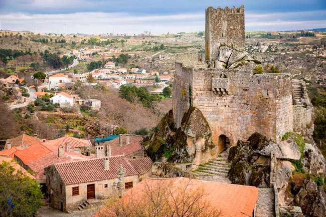 7 aldeias medievais de visita obrigatória no Centro de Portugal Explore a magia do passado numa das 7 aldeias medievais no Centro de Portugal! Encante-se com o que o centro do país tem para lhe oferecer!