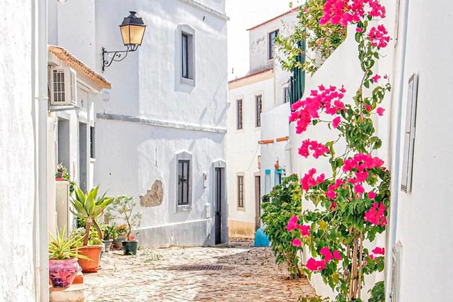 As 10 povoações mais belas do sul de Portugal segundo os espanhóis Conheça as 10 povoações mais belas do sul de Portugal! Cada qual com paisagens deslumbrantes, património histórico e uma atmosfera única.