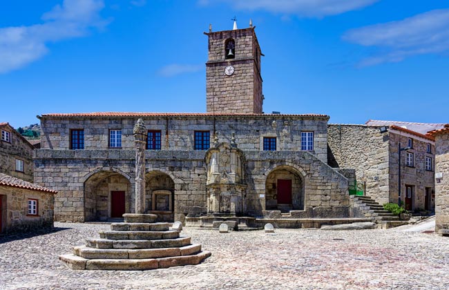 7 aldeias medievais de visita obrigatória no Centro de Portugal Explore a magia do passado numa das 7 aldeias medievais no Centro de Portugal! Encante-se com o que o centro do país tem para lhe oferecer!
